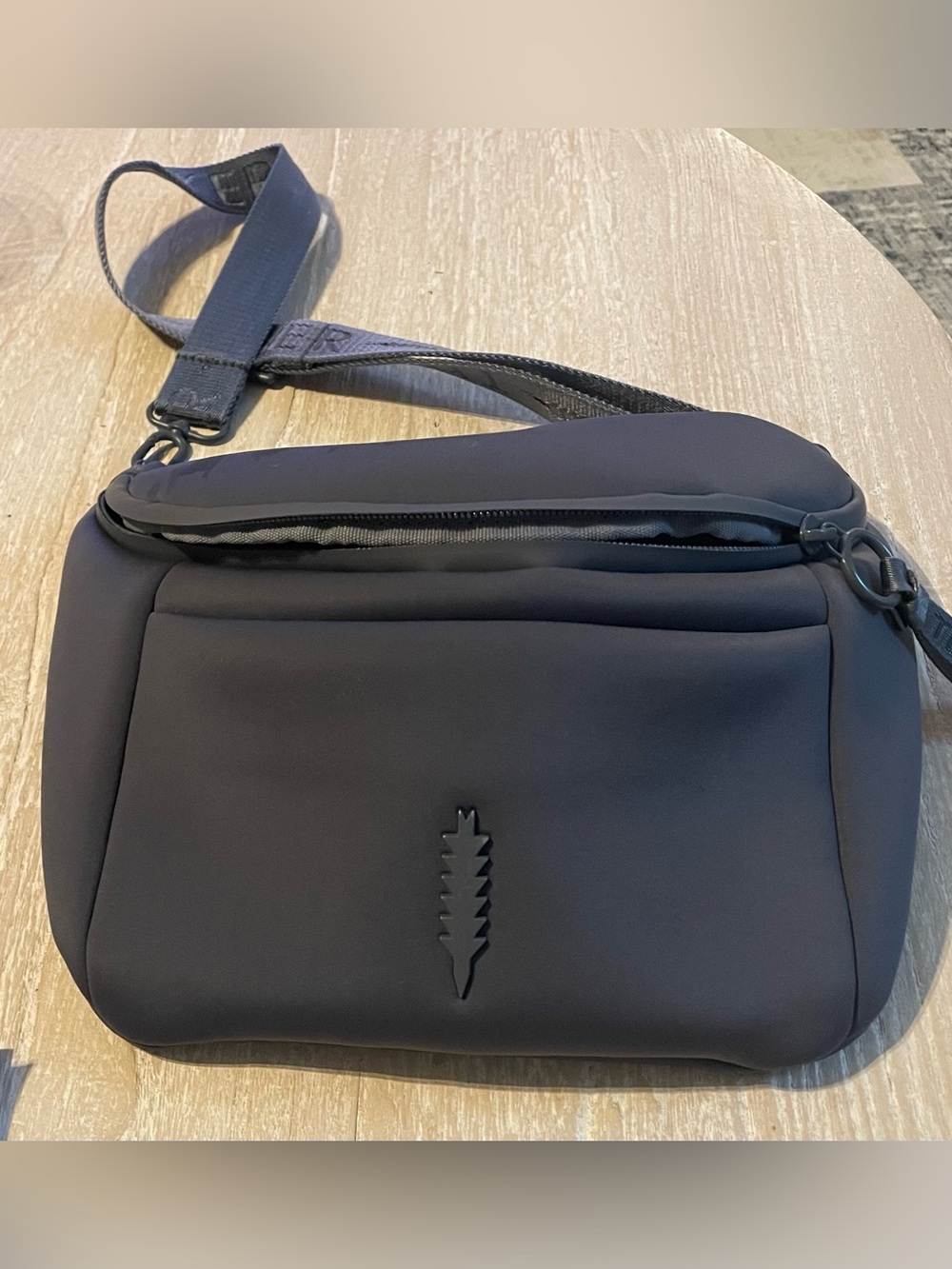 Thacker Cocoon Day Sling Gray EUC Fanny Pack Neoprene